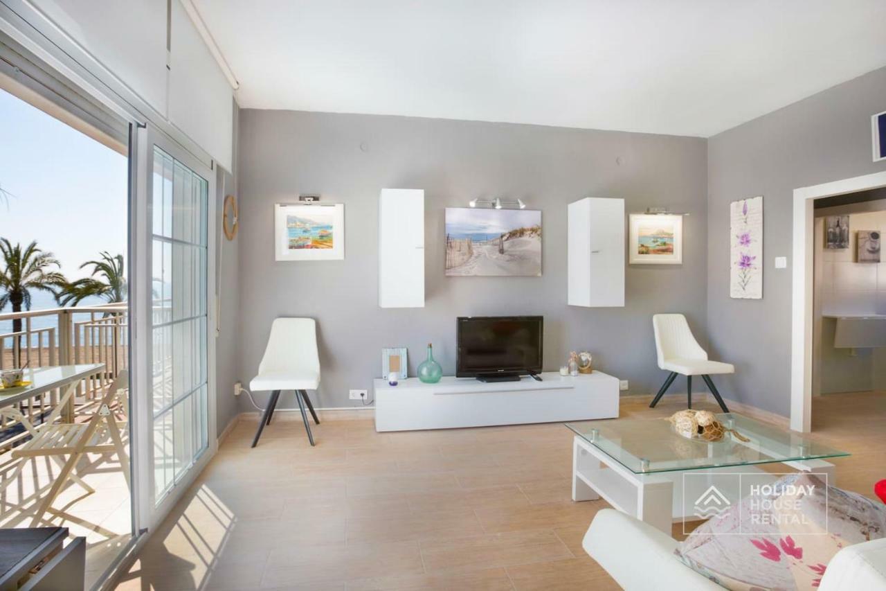 S12 - Beach Front Apartment --Free Wifi- 살루 외부 사진